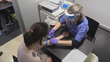 Los brotes y contagios aumentan mientras el sistema de rastreo sigue atascado