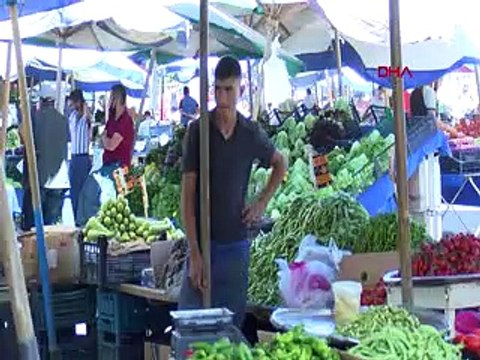 Bilim Kurulu Üyesi pazarda alışveriş yaparak vatandaşları uyardı