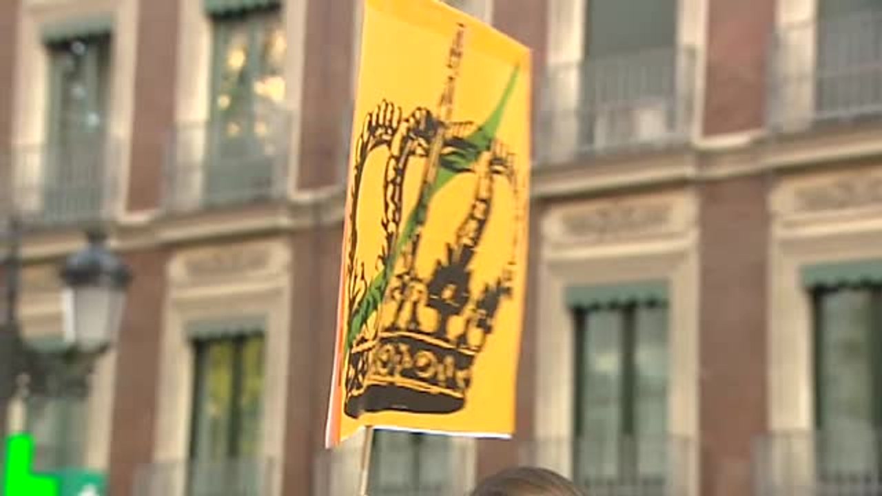 Centenares de personas se movilizan en Madrid a favor de la república