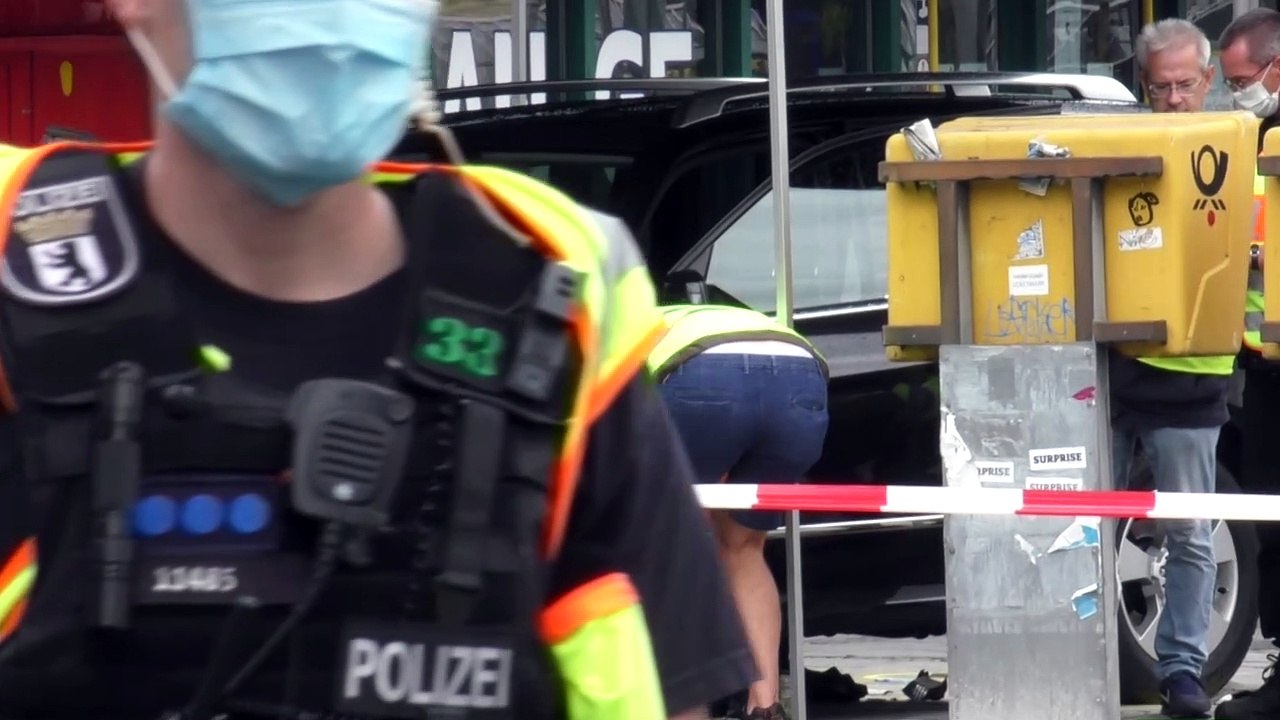 Autofahrer rast in Berlin in Menschenmenge – mehrere Verletzte