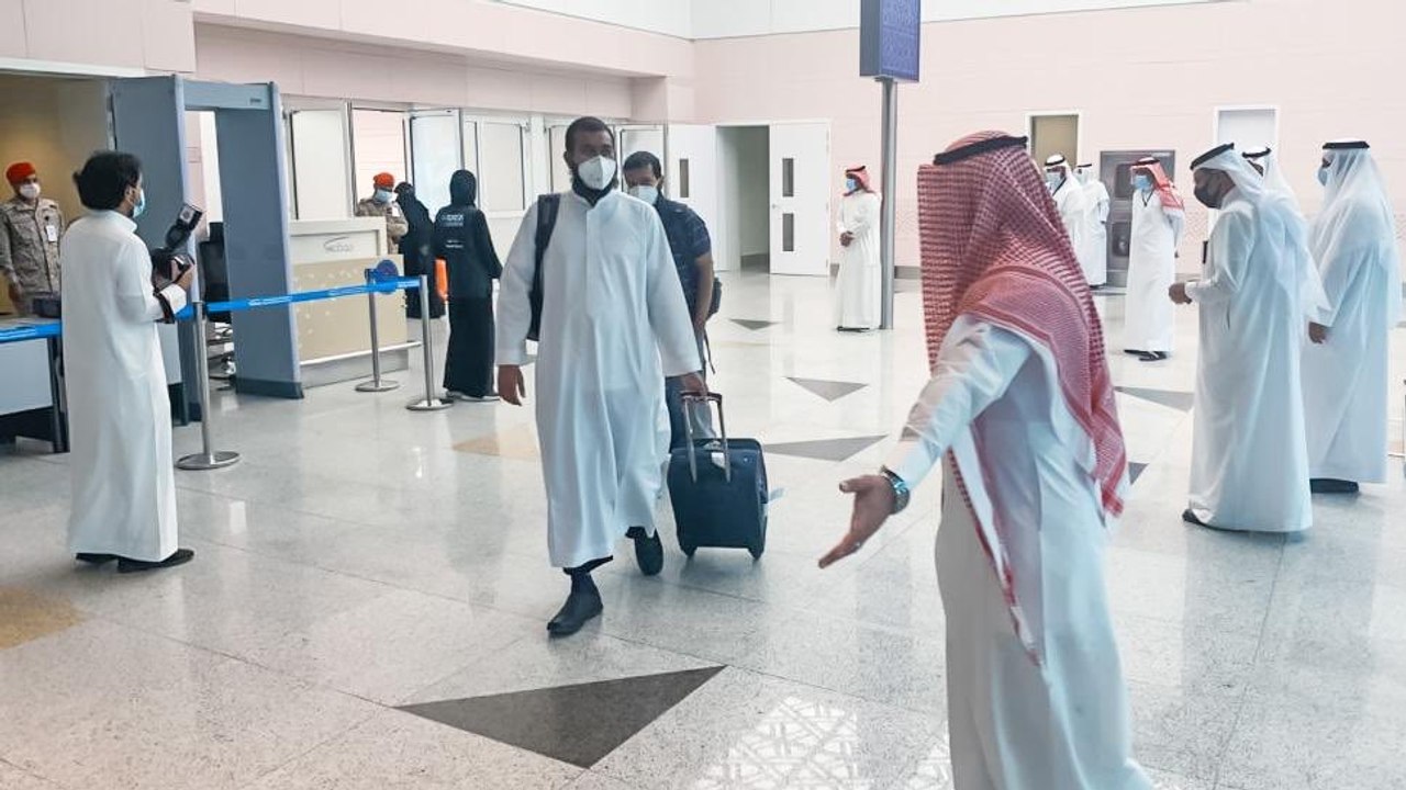 وكيل وزارة الحج والعمرة: إجراءات استقبال ضيوف الرحمن تتم بسلاسة وسط إجراءات وقائية مشددة