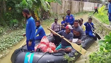 Polresta Gunakan Perahu Karet Bagi 500 Makanan