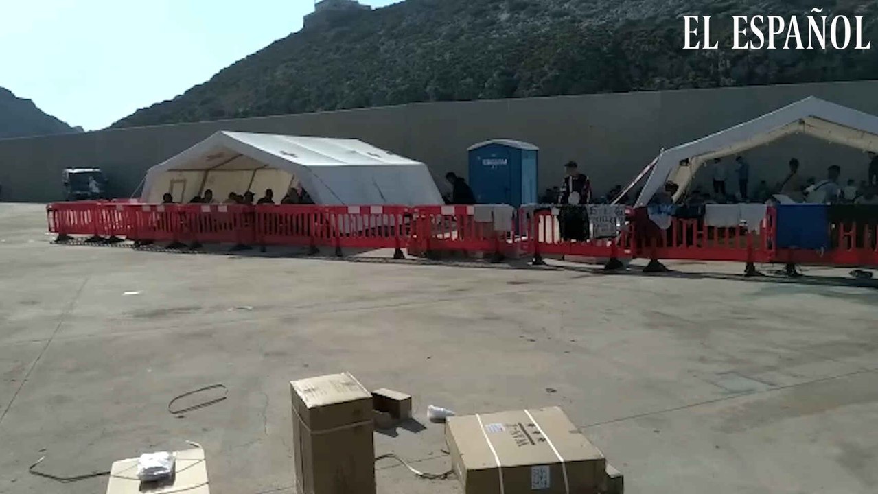 El campamento habilitado en Murcia para atender la oleada de pateras