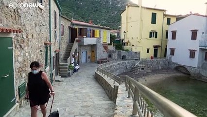 حظ أم عبقرية ... كيف نجت جزيرة إيطالية بطبيب وحيد من وباء كورونا؟