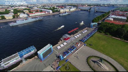 Parades navales en Russie pour célébrer la journée de la marine russe