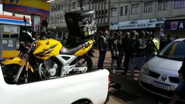 Grupo promove reforma de motocicleta a colega que sofreu acidente de trânsito