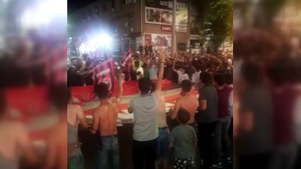 Trafik polisi taraftarlara 3’lü çektirdi