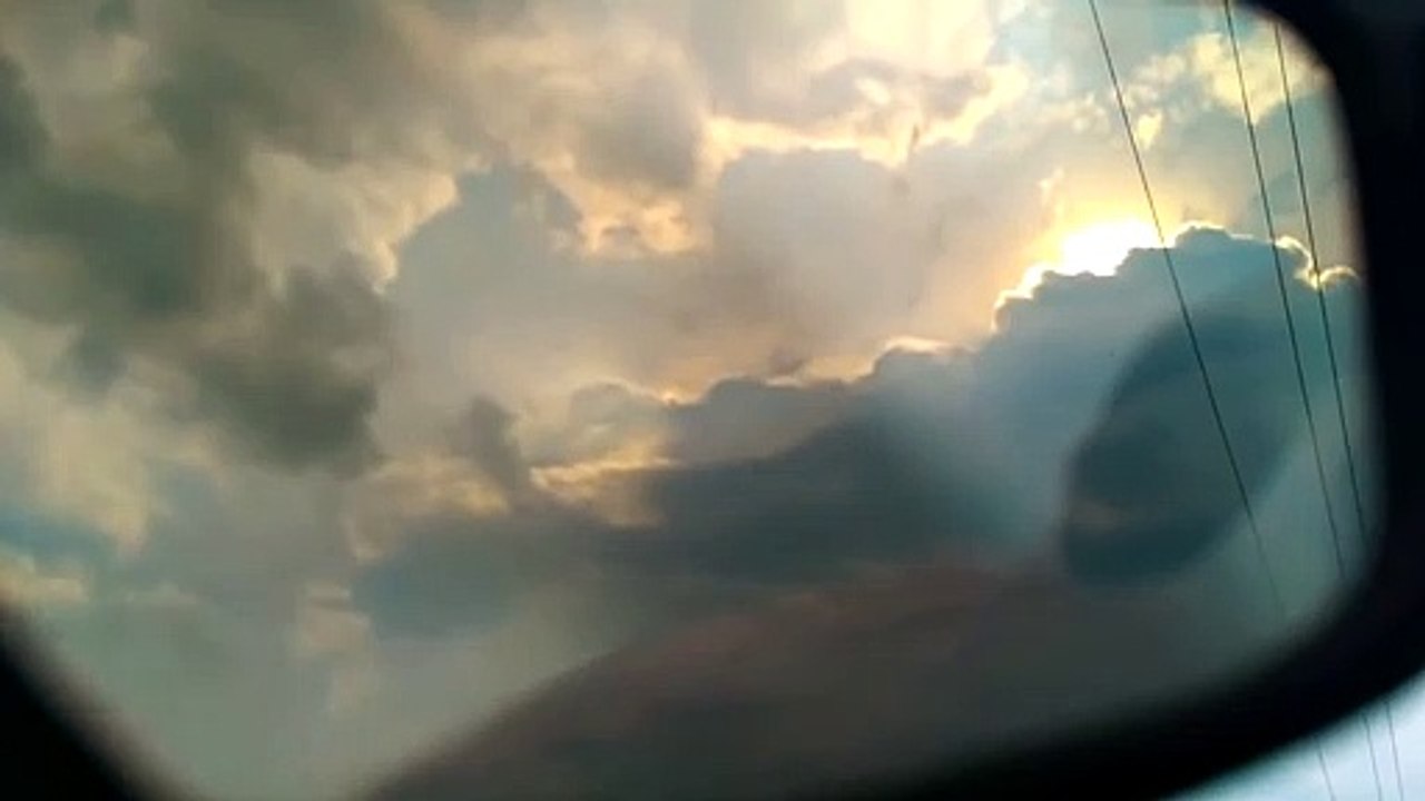 2 soleils apparaissent derrière les nuages... phénomène naturel mystérieux