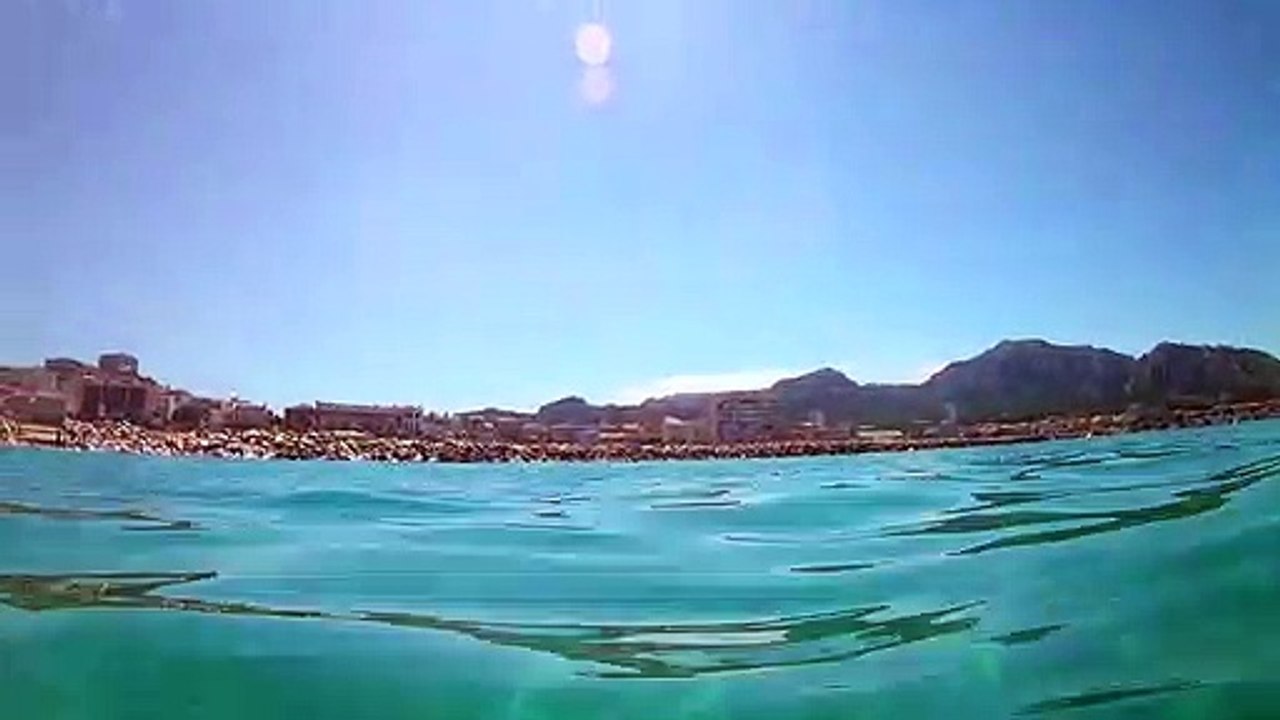 Bateau échoué sur plage de Marseille