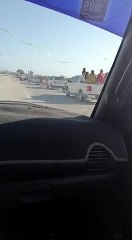 ¡Laaaarga! la fila de vehículos para entrar a El Maviri hoy, pese a la pandemia