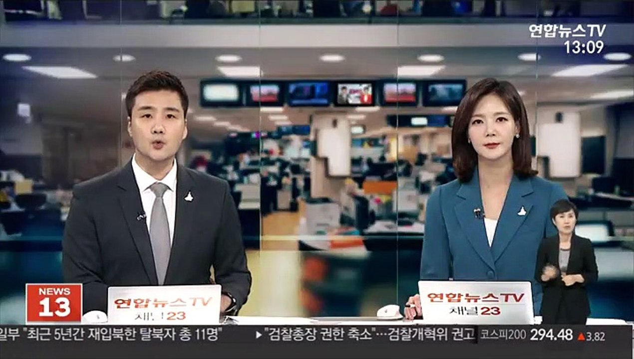 경차가 주차된 화물차 추돌…60대 운전자 중태