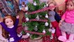Family Dolls Decorates the Dollhouse with Christmas Tree by Play Toys!
