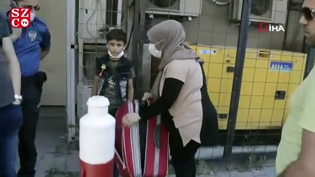 Bavulunu yolun kenarında bırakıp gidince ortalık karıştı