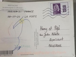 Un facteur mène l'enquête pour remettre la carte postale d'un enfant à ses grands-parents