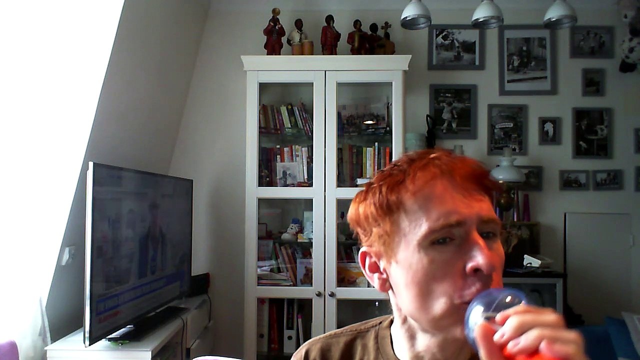 Wiwi égratigne  "non je ne vois rien"