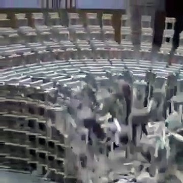 Cette structure grandiose bâtie pendant plusieurs mois de confinement, s’écroule et disparait en quelques secondes !