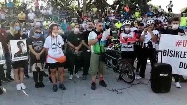Umut Gündüz için düzenlenen eylemde, Ankara Bisiklet ve Doğa Sporları Derneği Başkanı Murat Yumrutaş basın açıklamasını okudu