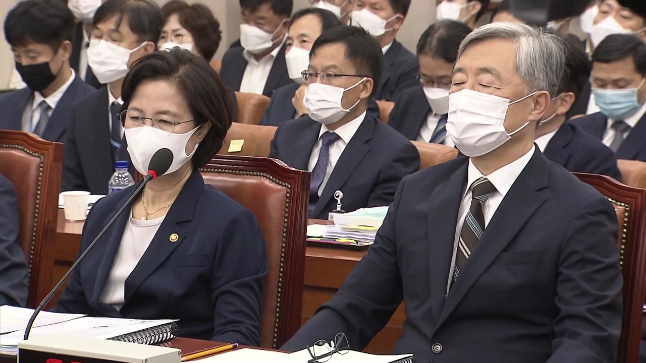 법사위, 추미애 아들 '군 휴가 미복귀' 두고 설전...추미애 "소설 쓴다" / YTN
