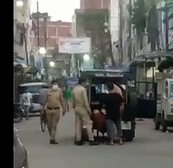 कानपुर में बिना मास्क सड़क पर घूमने निकला बकरा, तो पुलिस जीप में लादकर ले आई थाने