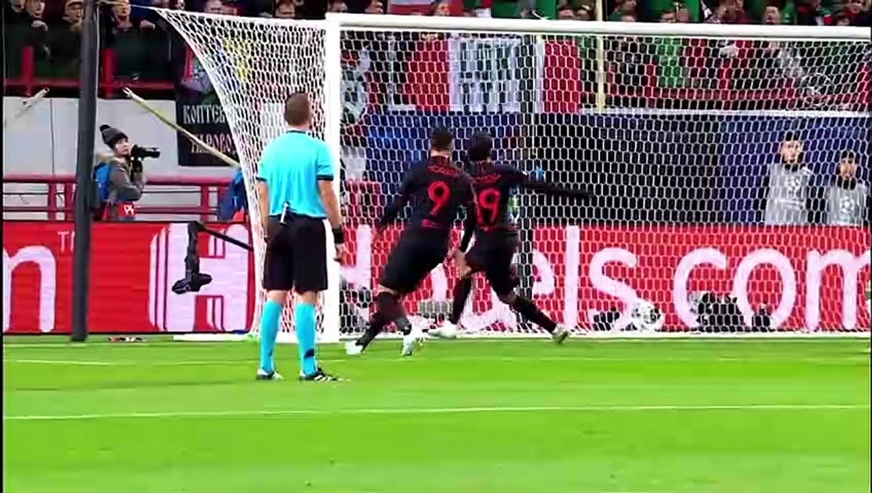 Funny Open Goal Misses in Football