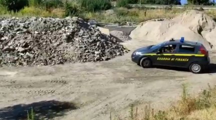 Ercolano (NA) - Sequestrata area con 150 tonnellate di rifiuti: denunciato 70enne (27.07.20)