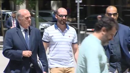 El juez reabre la investigación al rey y cita a Corinna como imputada