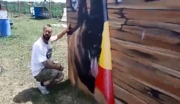 Le graffeur ADN décore un site de dressage canin