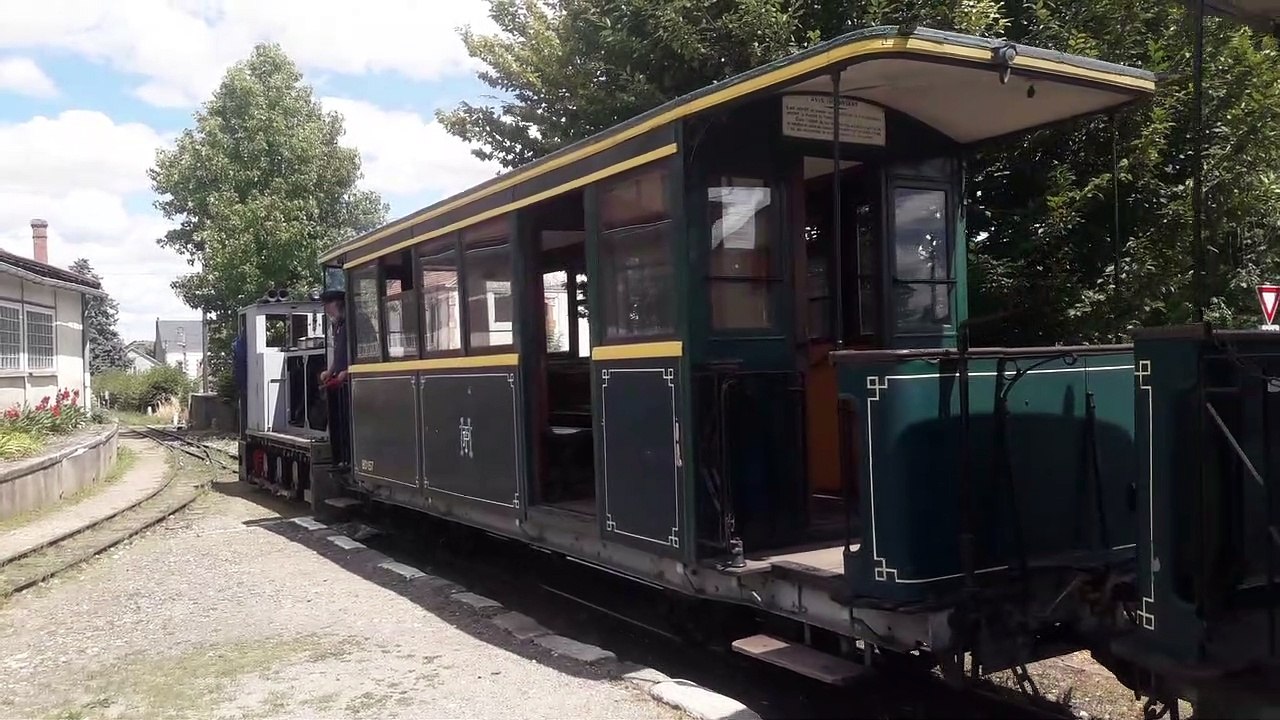 Départ du petit train touristique du Musée des transports de Pithiviers