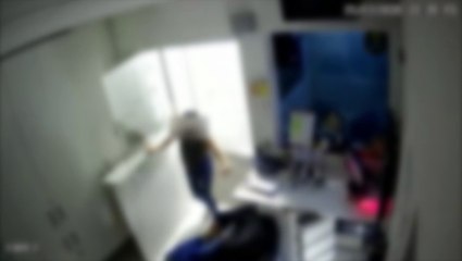 Jovens agridem porteiro, após reclamação de som alto