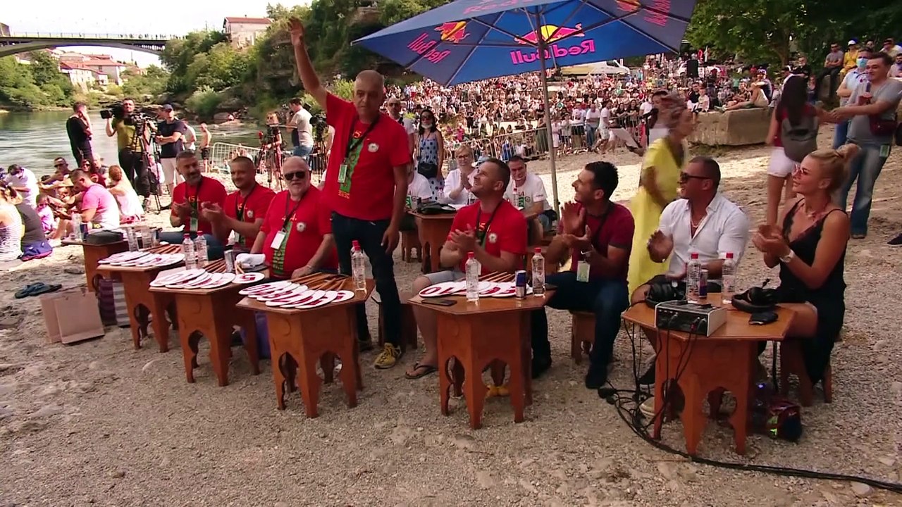 Brückenspringen in Mostar - 20 Meter in die Tiefe
