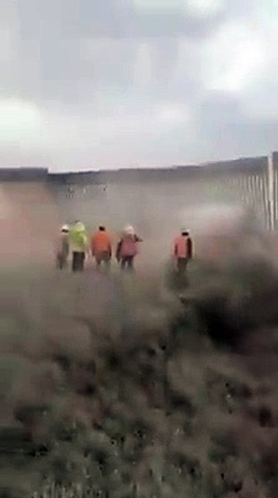 El muro de Trump no aguantó los vientos de Hanna