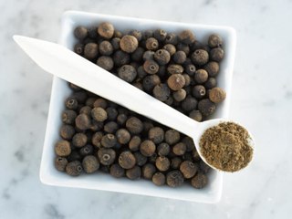 Allspice Explained: Uses, Benefits, and Tips for Cooking 🌿