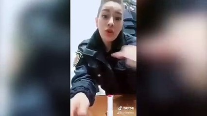 Tres policías fueron sancionados por grabar videos de Tik Tok