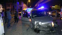 Adana’da ambulans ve hafif ticari araç çarpıştı: 1 yaralı