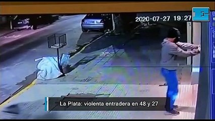 Violenta entradera a punta de pistola en 48 y 27