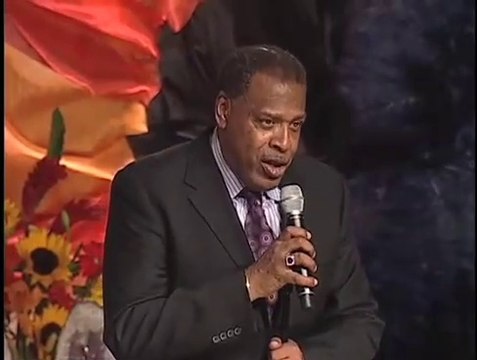 Meshach Taylor Presents Delta Burke with her BraveHeart Award