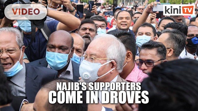 Thousands march with Najib chanting 'Bossku'