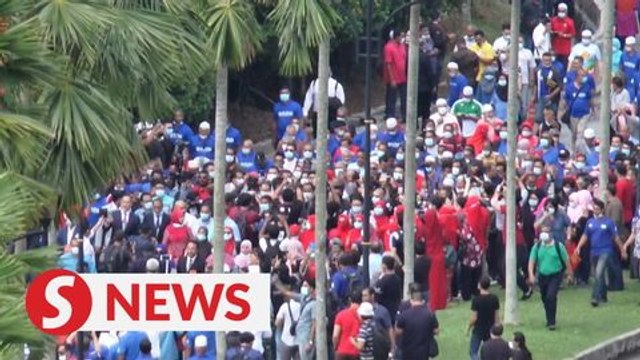 SRC verdict: FRU on standby; Najib’s supporters disregard social distancing outside court complex
