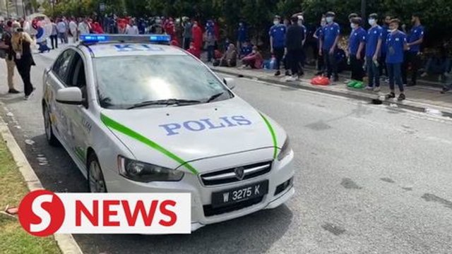 SRC verdict: Cops warn Najib’s supporters to comply with Covid-19 SOPs