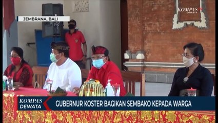 Gubernur Koster Bagikan Sembako Kepada Warga