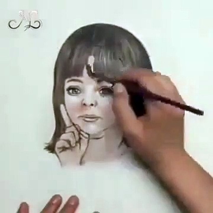 Cet artiste montre à travers le portrait d’une personne qu’il dessine à quel point le temps passe vite