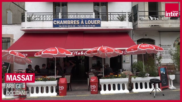 Rendez-vous place du marché à... Massat avec Sarah et Jean-Pierre