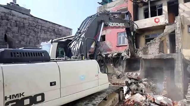 Riskli metruk binalar yıkılıyor