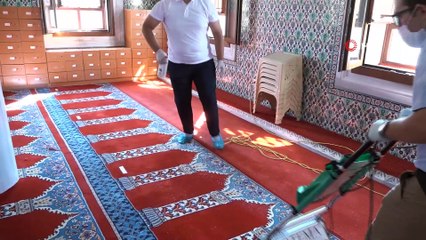 Kurban Bayramı öncesi camilerde Covid-19’a karşı hummalı temizlik çalışması