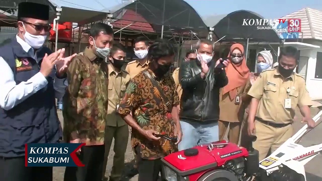 Bantuan Traktor Kelompok Tani