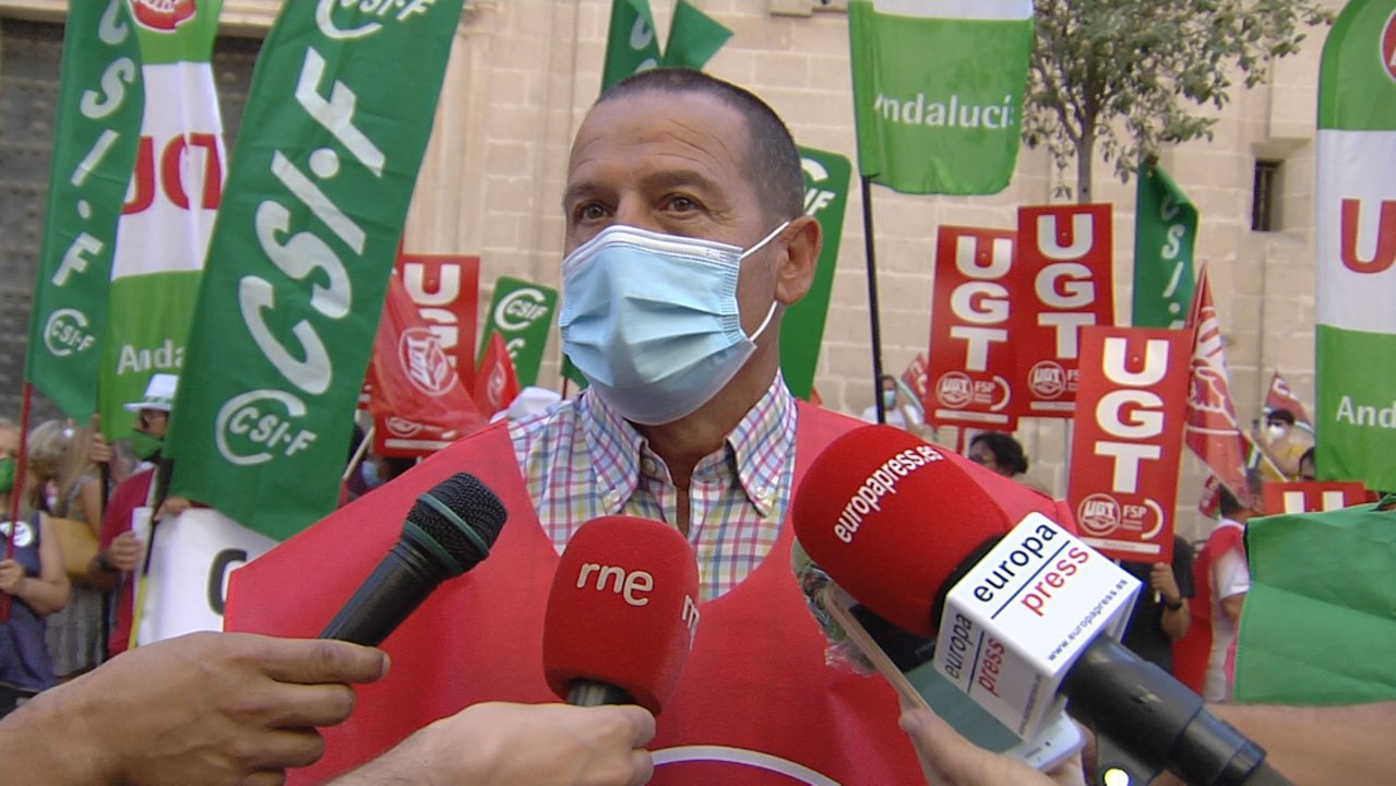 UGT-A dice que los sanitarios "no quieren más aplausos ni monumentos", sino mejores condiciones