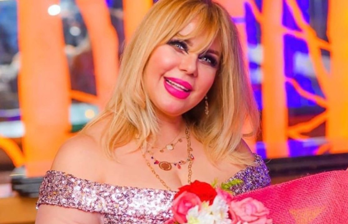 بعد شفائها من كورونا...الملل يدفع منى إش إش لحرق شعرها!