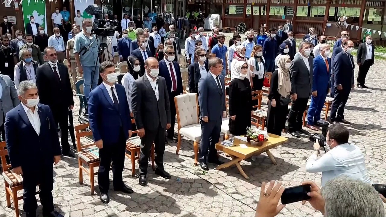 Gelecek Partisi Genel Başkanı Davutoğlu, partisinin Ardahan kongresinde konuştu