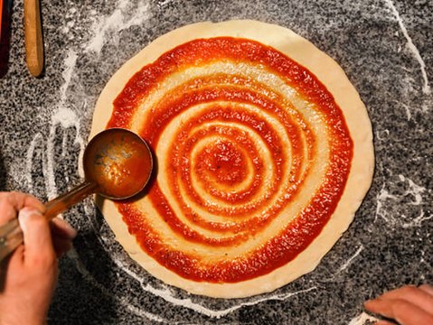 Wegen Metallteilchen: Rewe, Aldi und Lidl rufen Pizzateig zurück