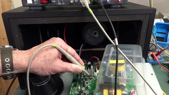 EEVblog #1324 - Scope TRICK: 2 Probes 1 Hand